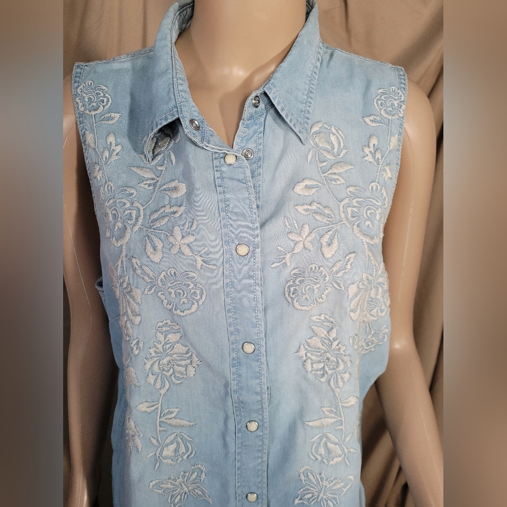 Medium Womens Sleeveless Top.by grace(Enbrodery/Distressed/blue)